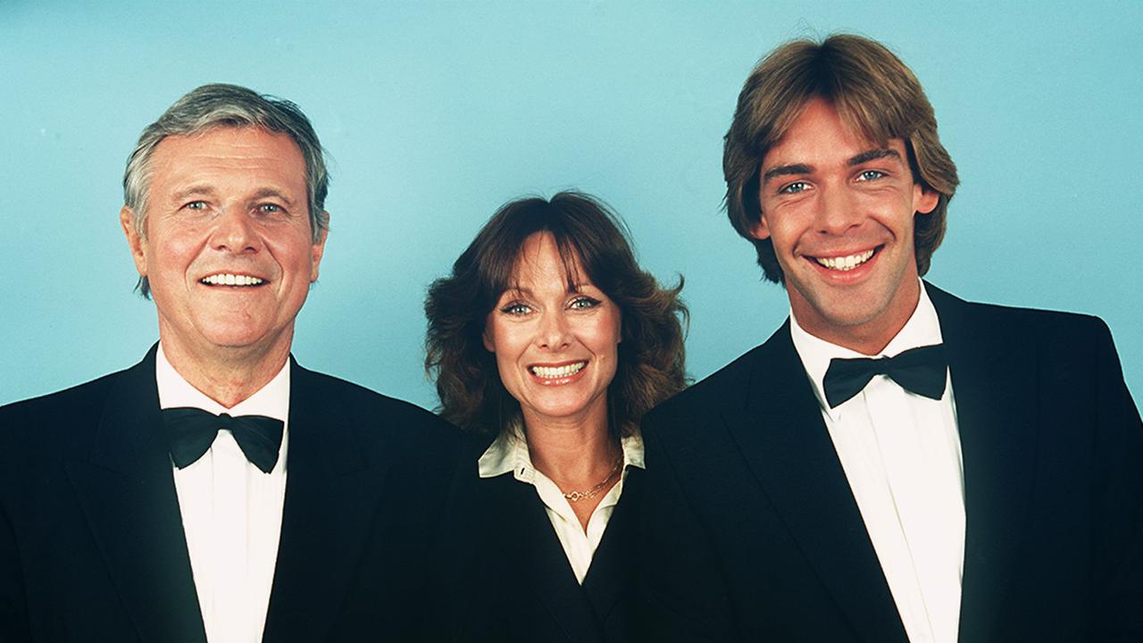 "Das Traumschiff": Heinz Weiss, Heide Keller und Sascha Hehn stehen nebeneinander und lächeln in die Kamera.