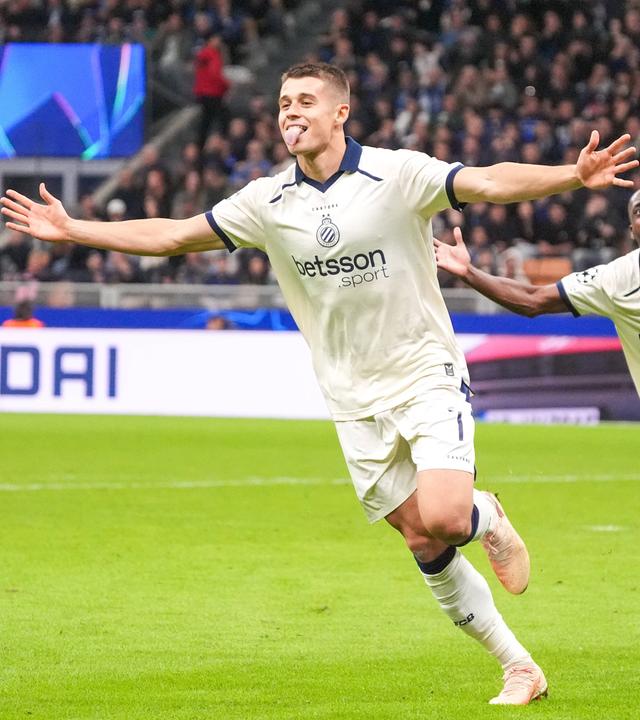 Club Brügges Stürmer Nicolo Tresoldi jubelt nach seinem Treffer zum 3:1 in der Champions League Partie gegen Inter Mailand
