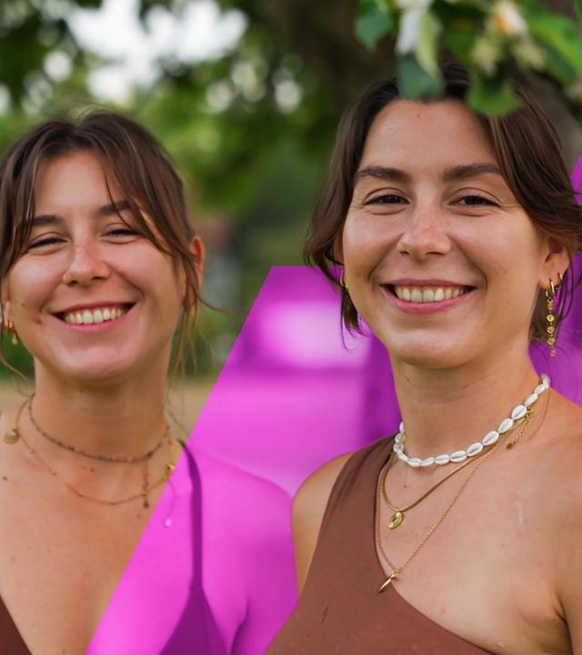 Julia (links) und ihre Zwillingsschwester Eva (rechts) schauen in die Kamera.
