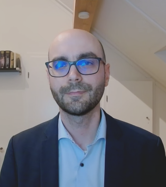 Politikwissenschaftler Nicolai von Ondarza in einem Videocall.