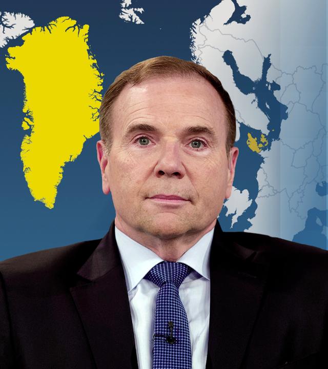 Ben Hodges vor einer Karte Grönlands