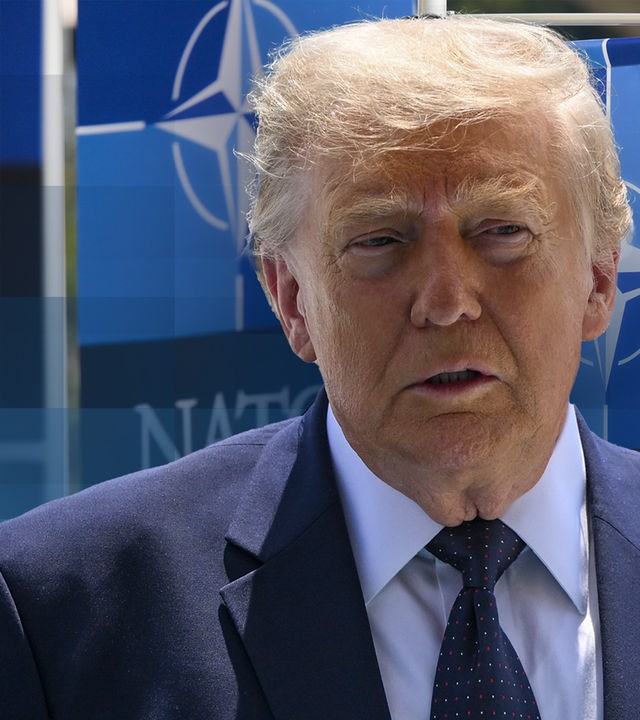 US-Präsident Donald Trump vor einer Flagge der NATO