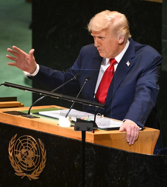 Trump steht am Podium bei der UN-Vollversammlung.