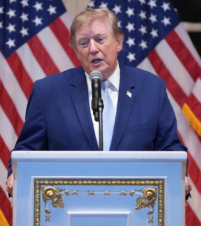 Präsident Donald Trump hält eine Rede.