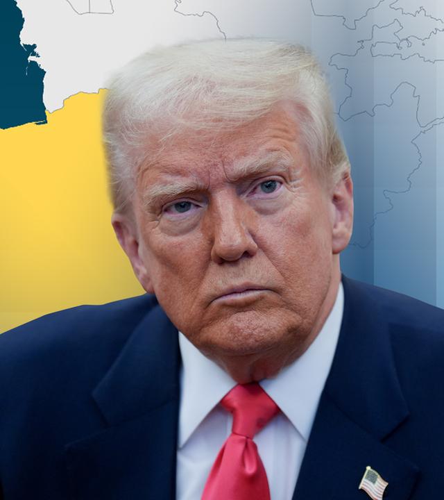 Us-Präsident Trump vor einer Karte von Iran