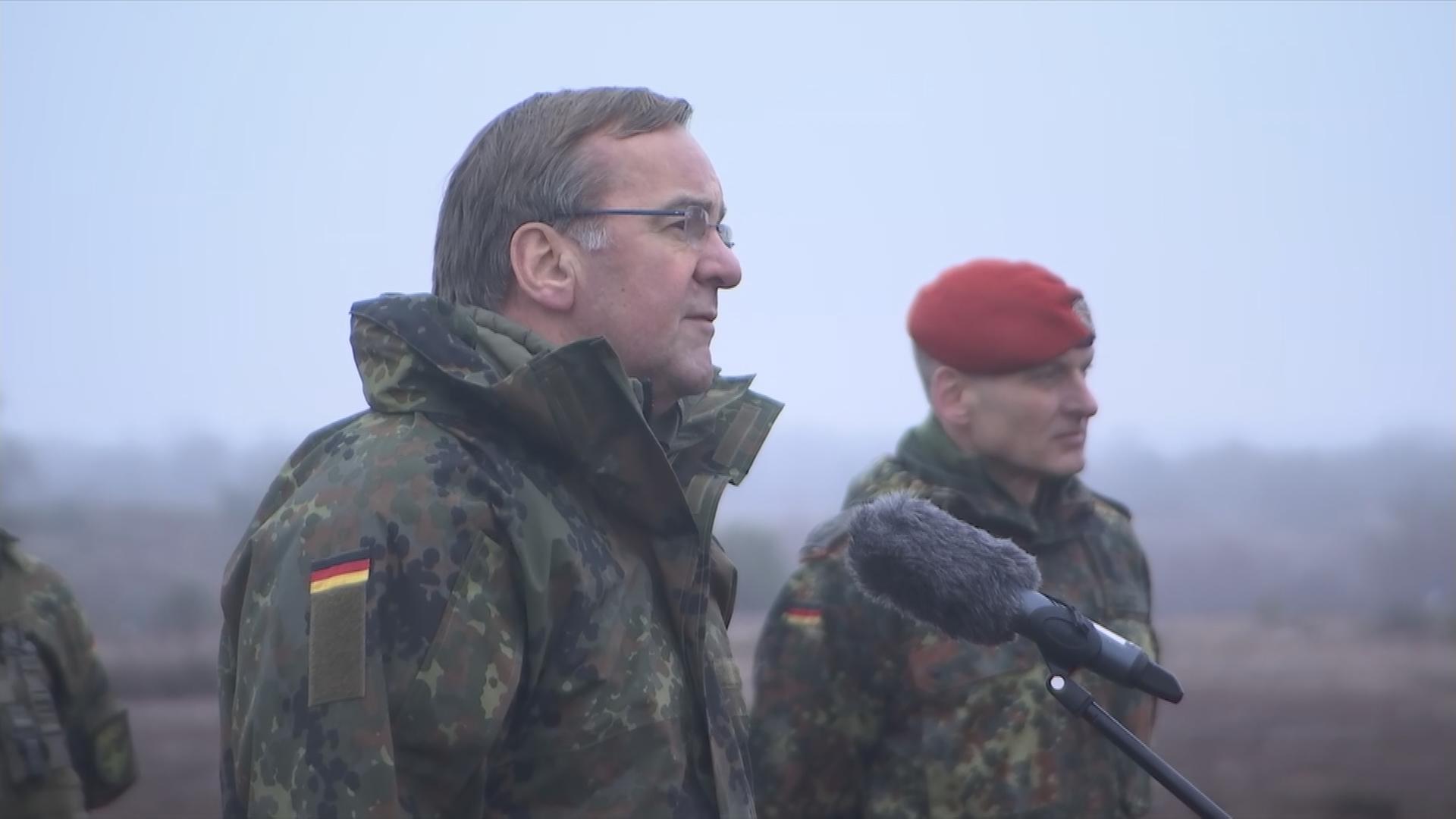 Verteidigungsminister Pistorius bei seinem Truppenbesuch der Bundeswehr.