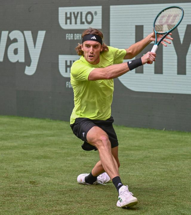 Stefanos Tsitsipas in Halle in Aktion