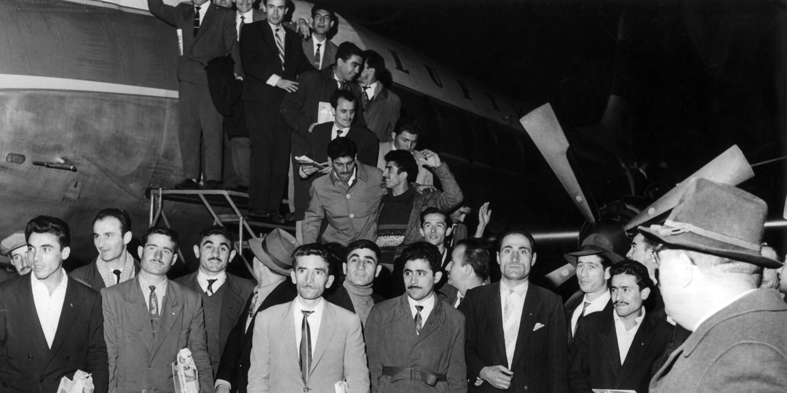 Türkische Gastarbeiter treffen 1961 in Deutschland ein