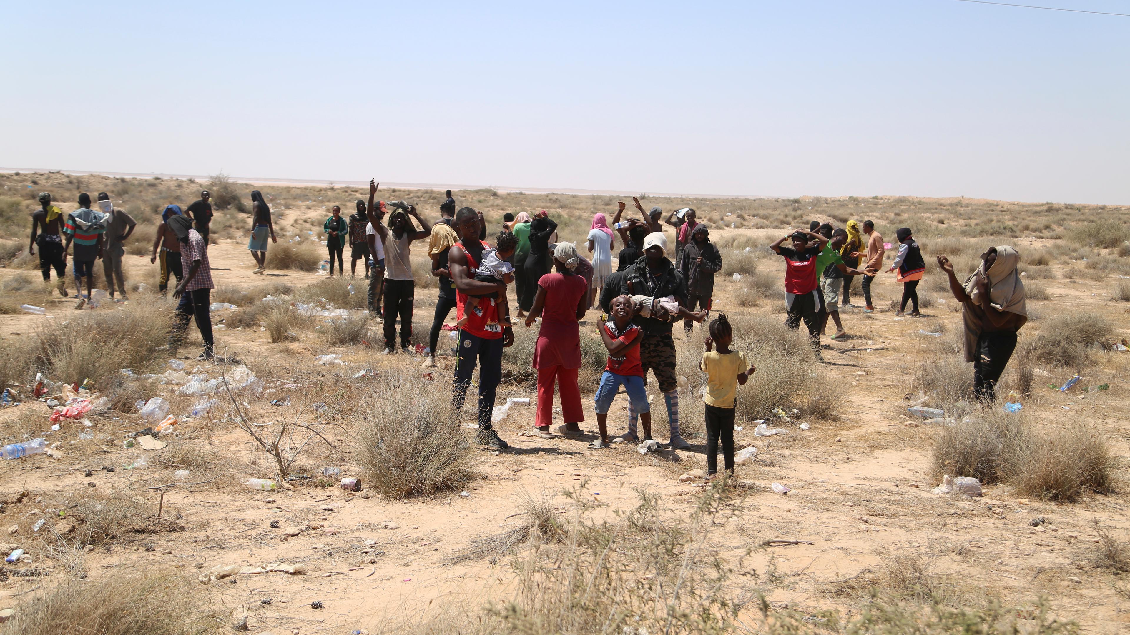 Afrikanische Migranten an der lybischen Grenze zu Tunesien.