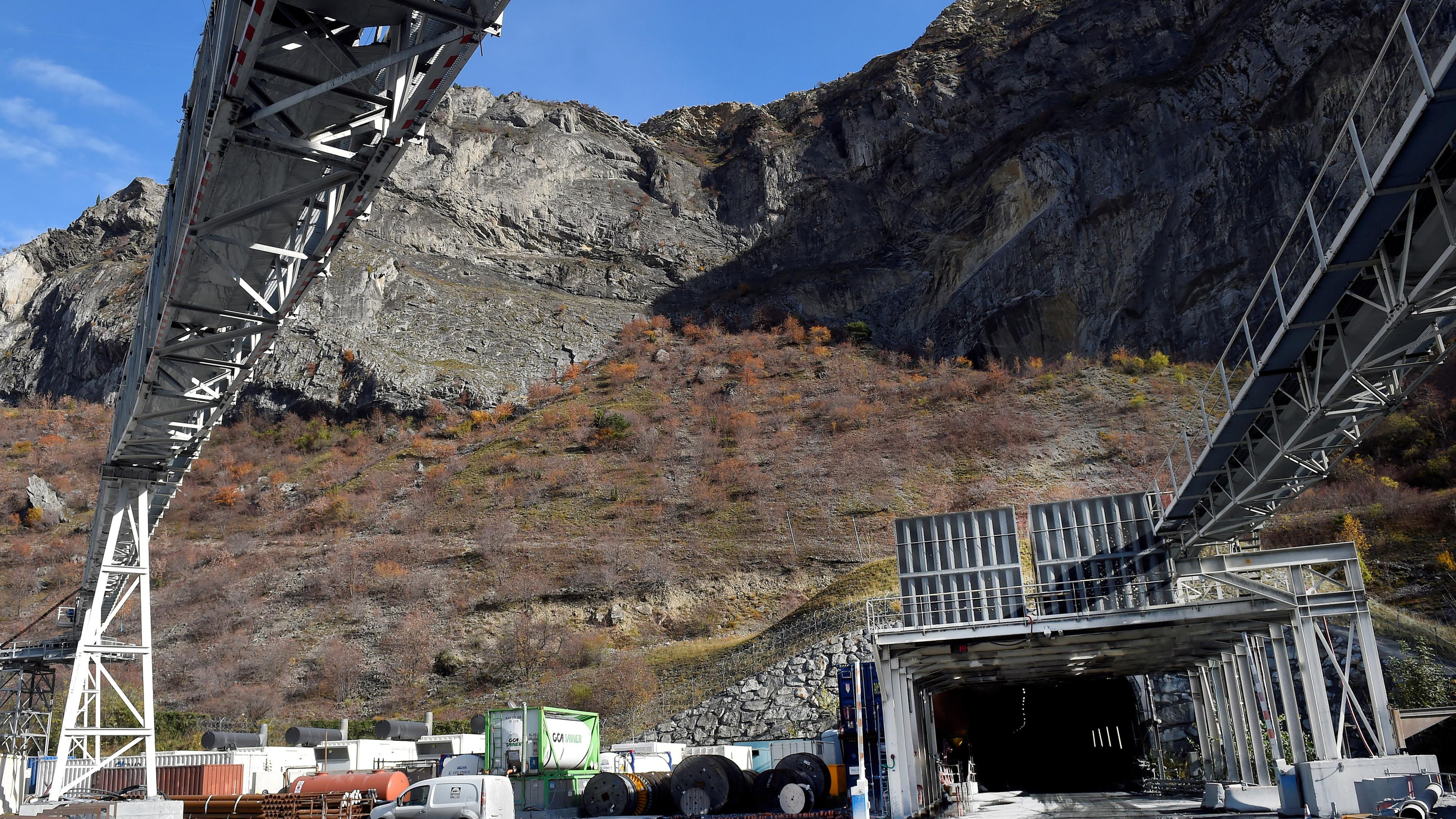 Langer Tunnel Durch Die Alpen Eine Bahnstrecke Spaltet Italiens Regierung Zdfheute