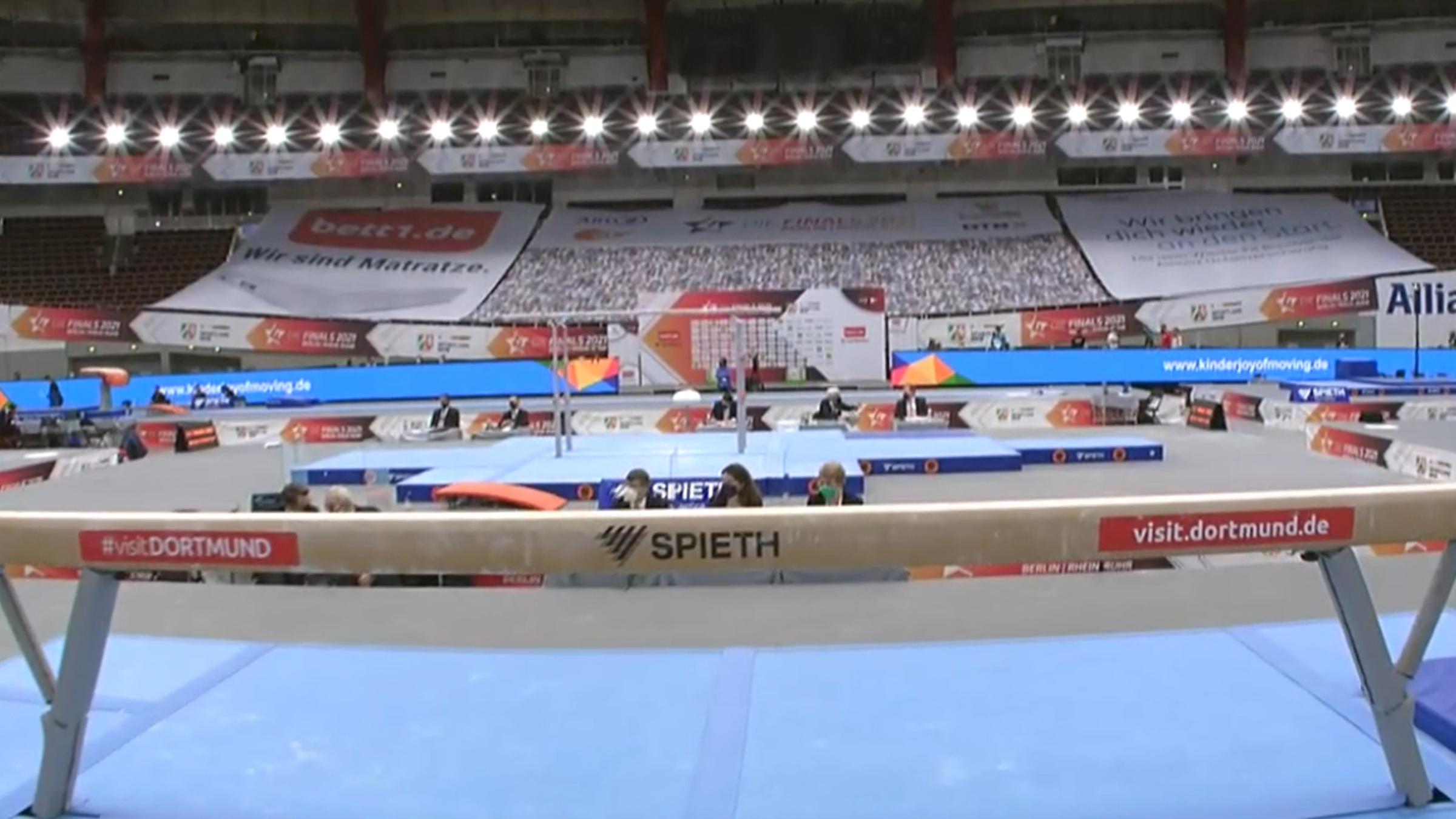 Die Entscheidungen Schwebebalken und Boden bei den Frauen sowie Sprung, Barren und Reck bei den Männern