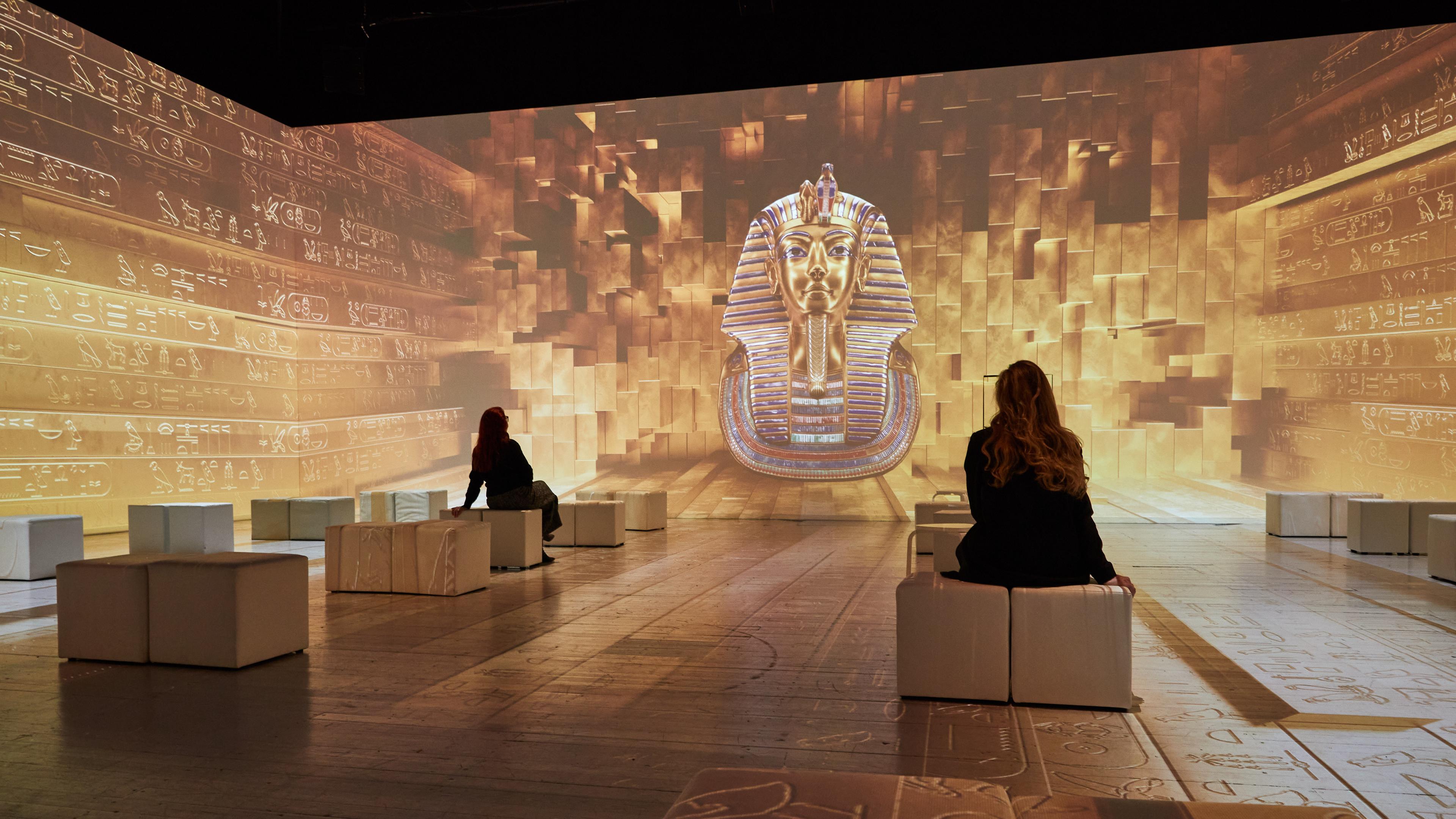 02.11.2023, Hamburg: Blick in die immersive Ausstellung "Tutanchamun" in Altona.