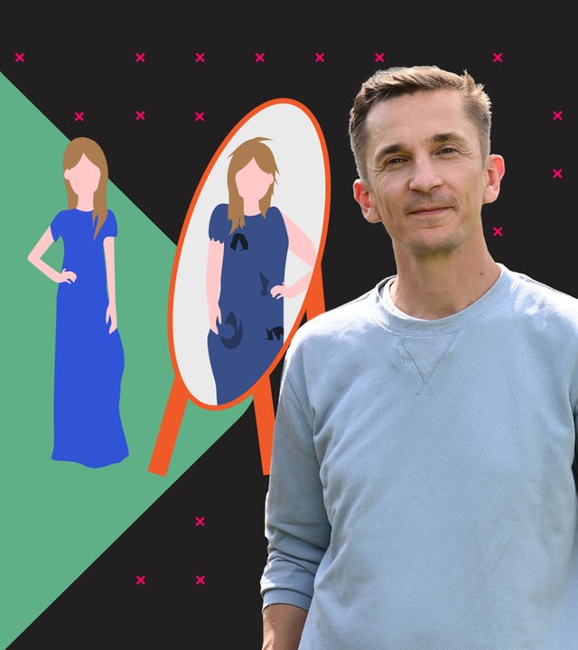Eric Mayer steht im Vordergrund. Neben ihm ist eine Grafik zu sehen, die eine Frau und ihr Spiegelbild zeigt.