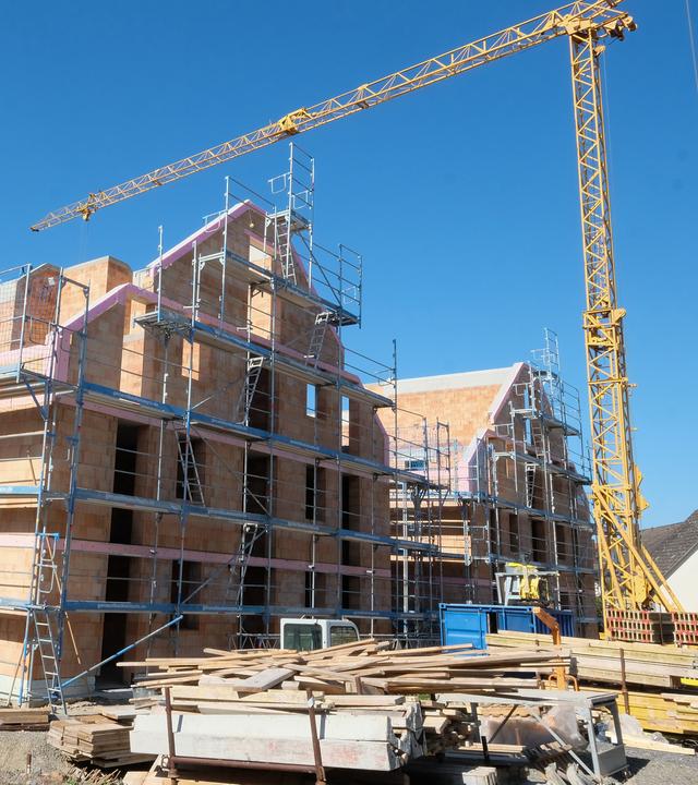 Typical: Baustelle eines Mehrfamilienhauses