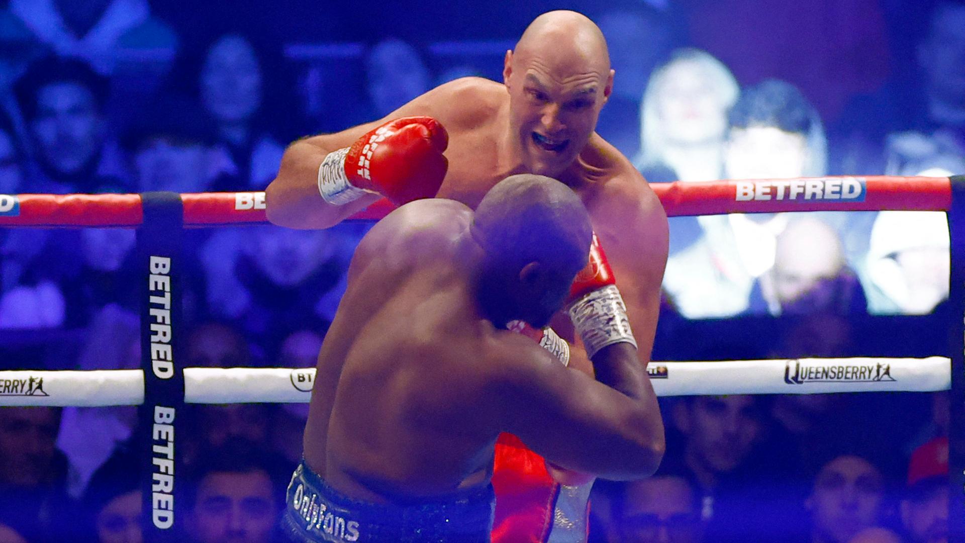 WBC-WM-Kampf im Schwergewicht: Tyson Fury trifft Dereck Chisora mit einer Rechten