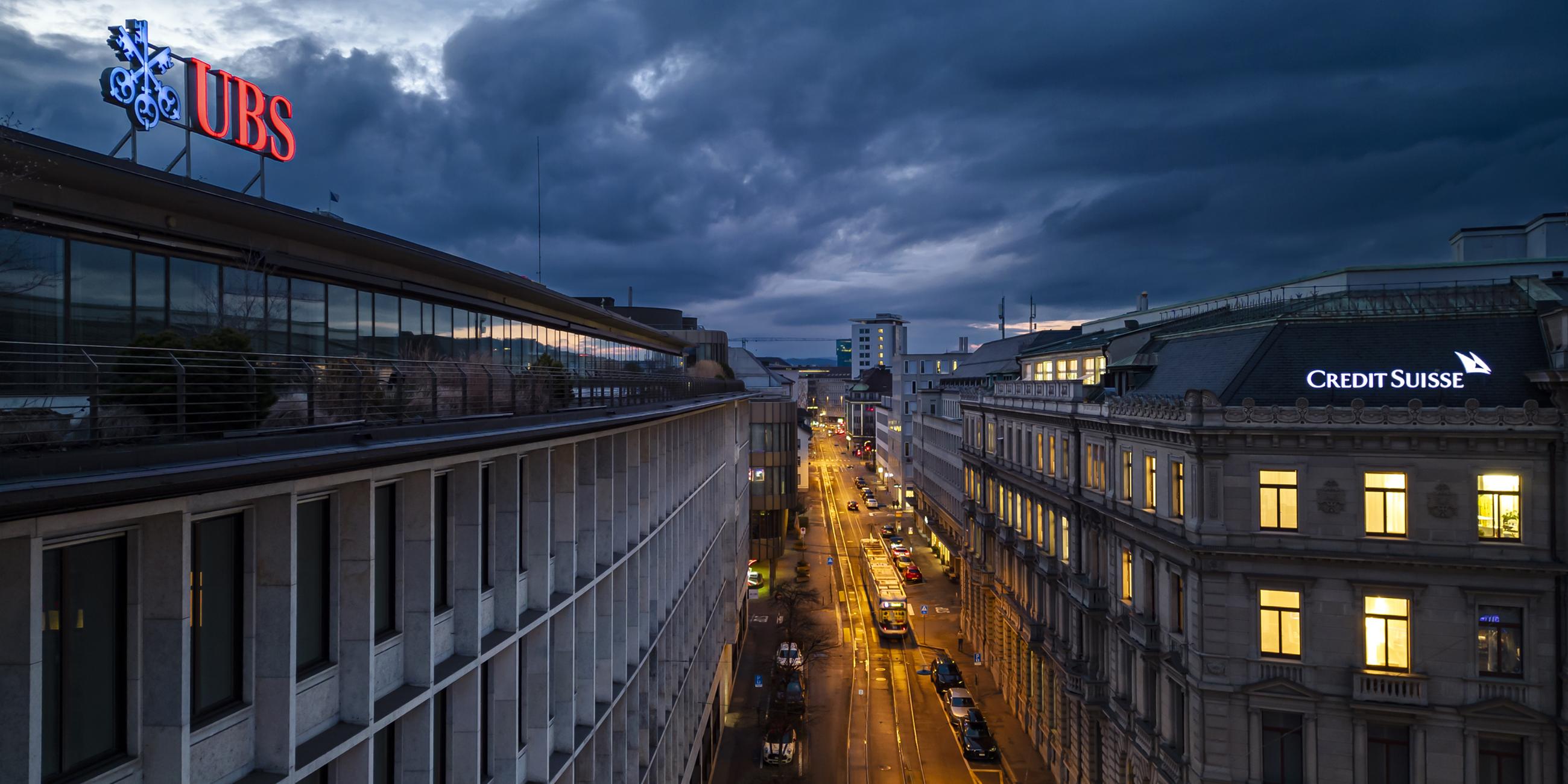 Die Hauptsitze der Schweizer Banken Credit Suisse und UBS am Paradeplatz in Zürich