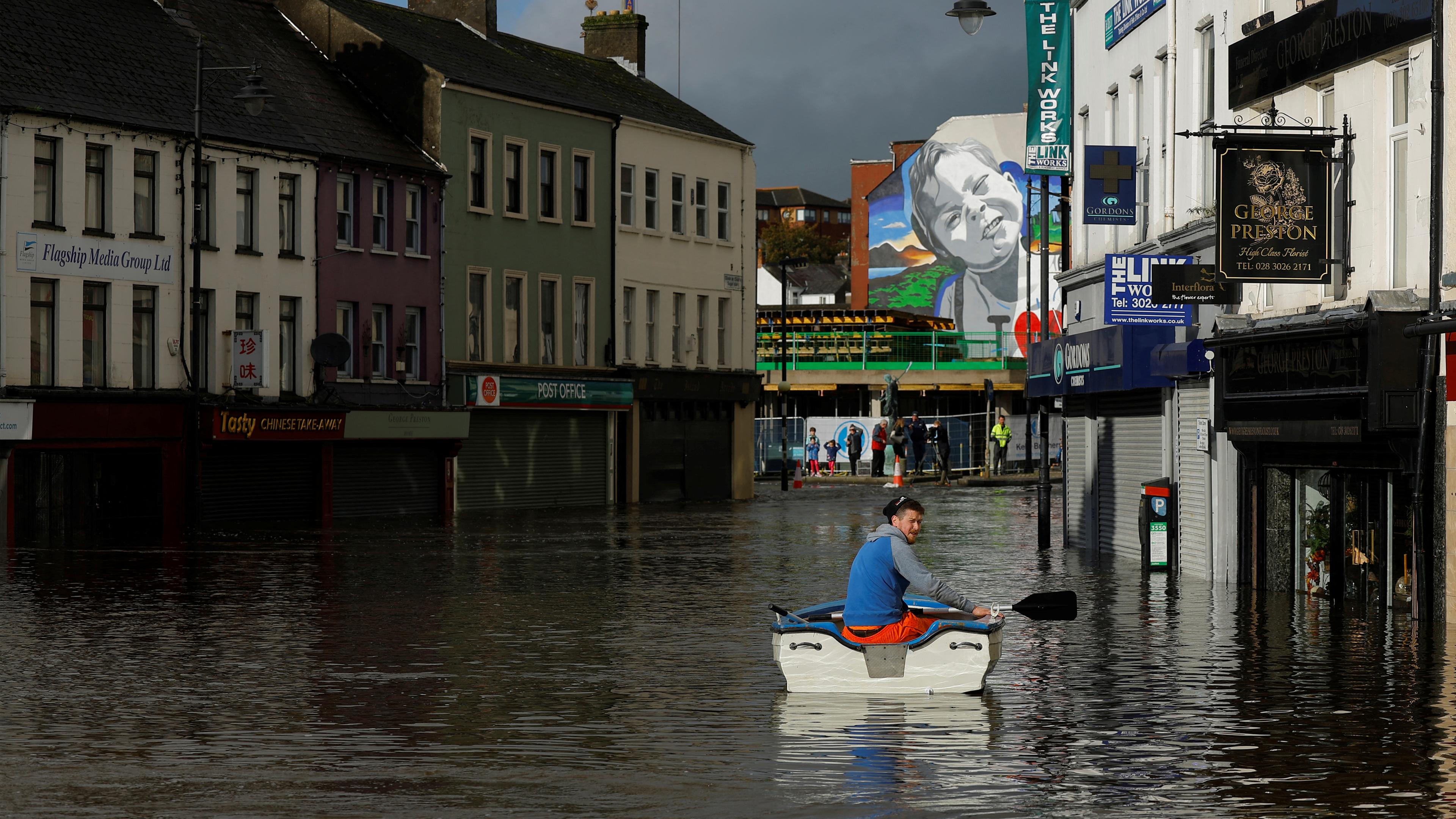 Überschwemmung nach Sturm Ciaran in Irland und Nordirland