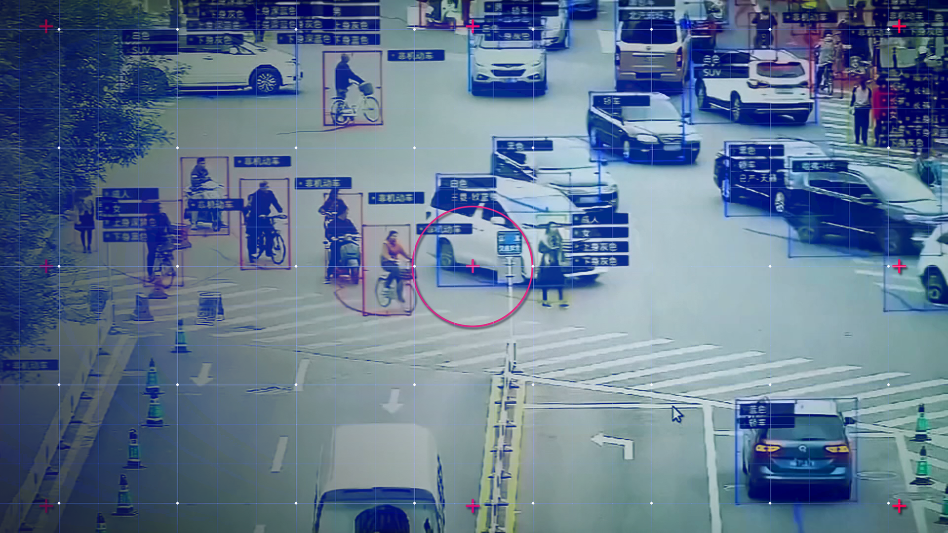 Bild einer Überwachungskamera: Daten von Verkehrsteilnehmern auf einer Straßenkreuzung in China
