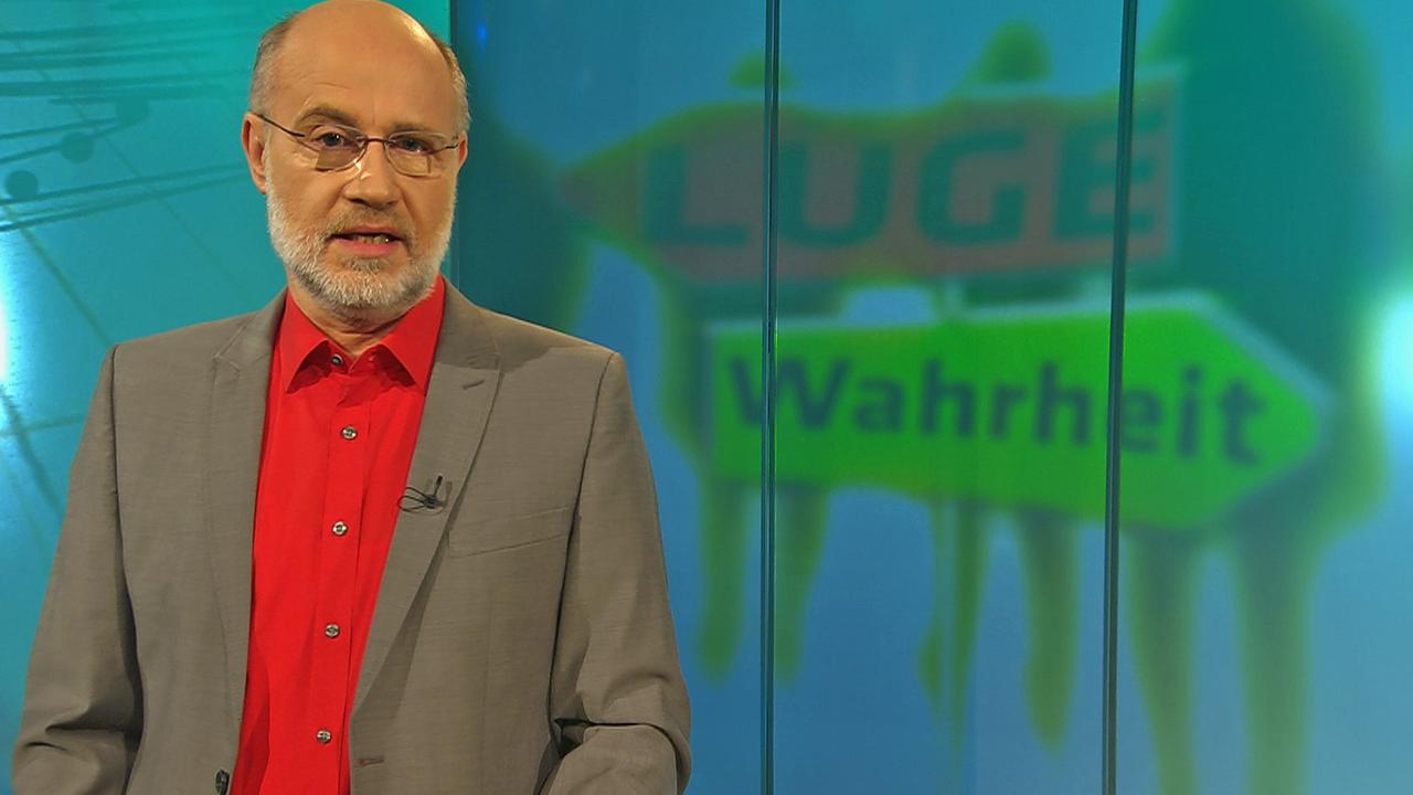Professor Harald Lesch moderiert im Studio von Leschs Kosmos