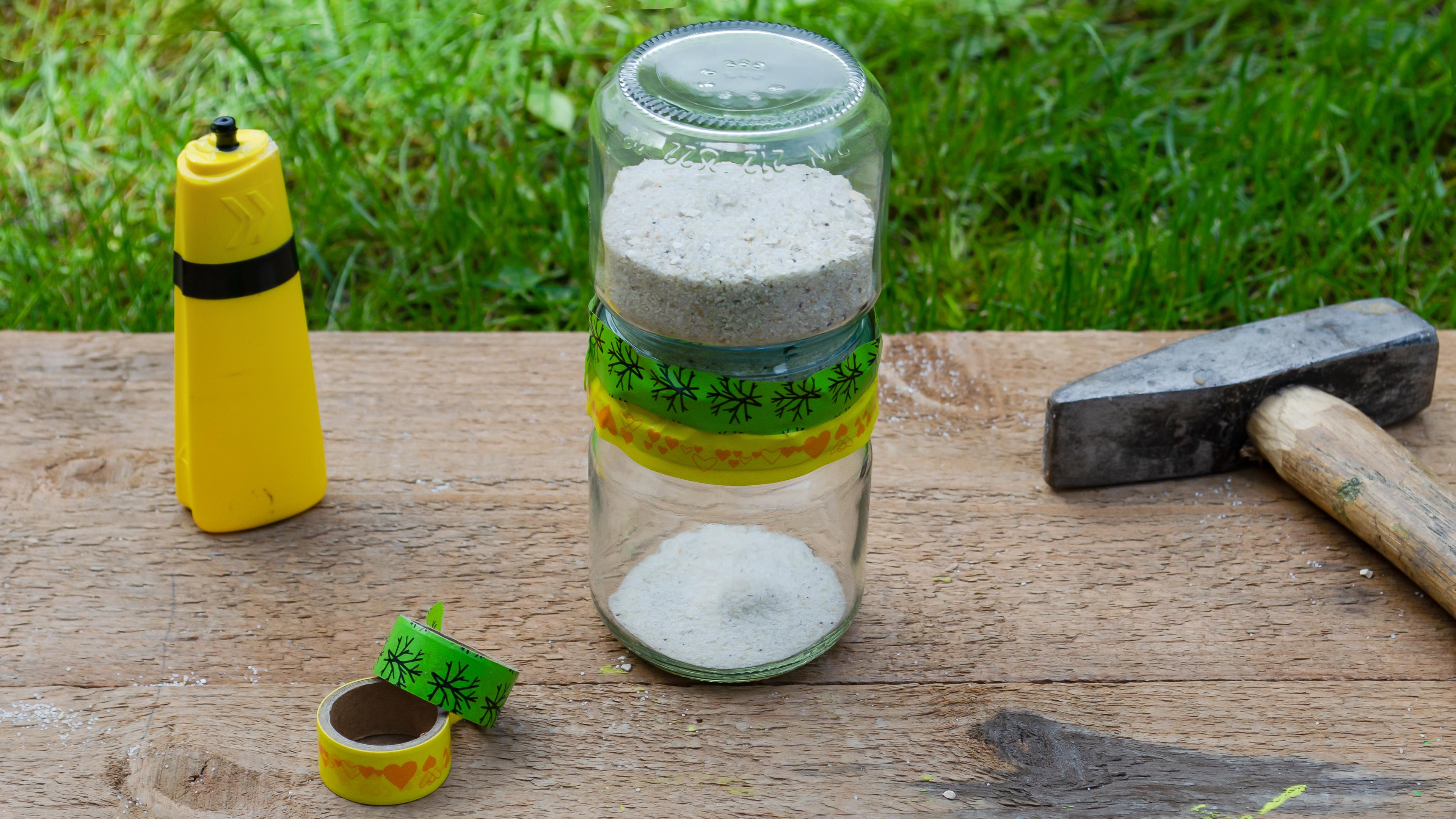 Sei kreativ und gestalte deine Sanduhr wie es dir gefällt, zum Beispiel mit Basteltape.