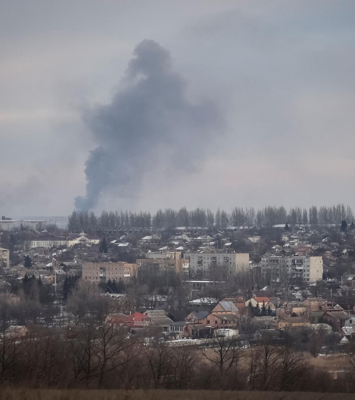 Beschuss der ukrainischen Stadt Bachmut - Rauch steigt auf