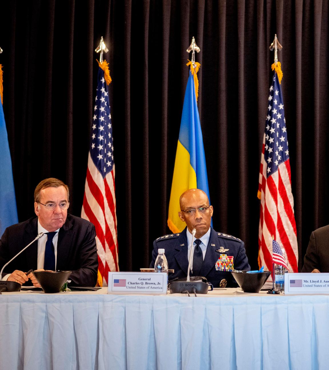 Boris Pistorius, Charles Q. Brown, Lloyd Austin und Rustem Umerov nehmen, am 19.03.2024, an der Sitzung der "Ukraine Defense Contact Group" auf der Air Base Ramstein teil.