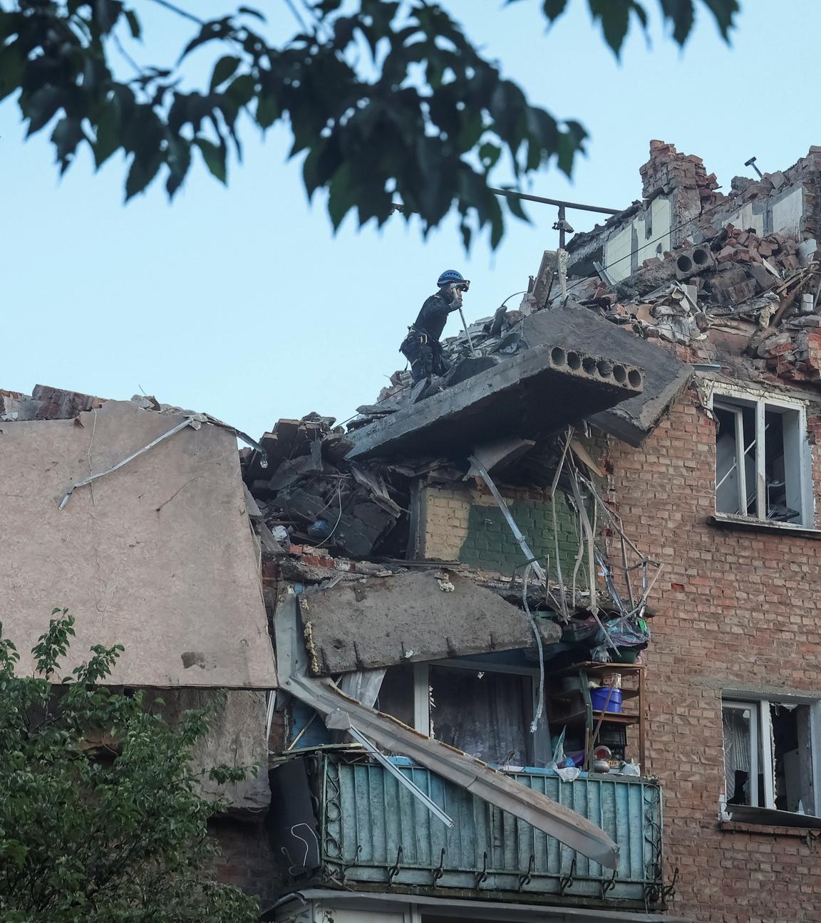 Zerstörtes Haus in Charkiw, durch einen russischen Raketenangriff. 