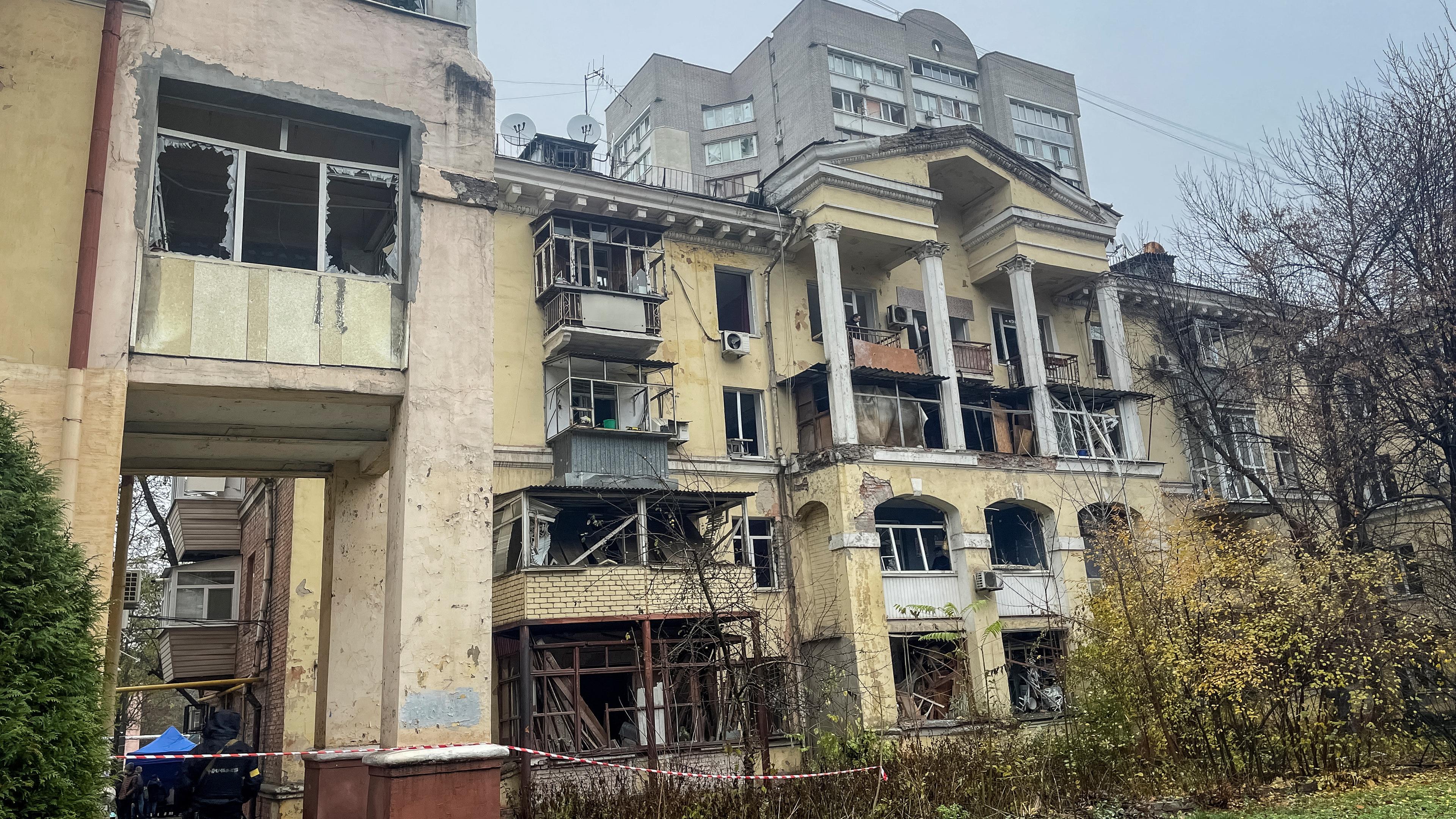 Eine Wohnung, die durch einen russischen Militärschlag zerstört wurde, während Russlands Angriff auf die Ukraine am 17. November 2022 in Dnipro, Ukraine, fortgesetzt wird.