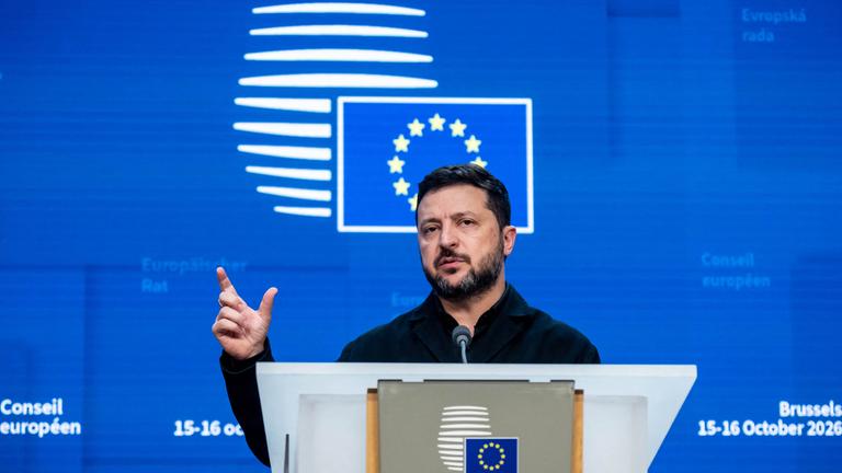 Wolodymyr Selenskyj, Präsident der Ukraine, spricht bei einer Pressekonferenz beim EU-Gipfel.