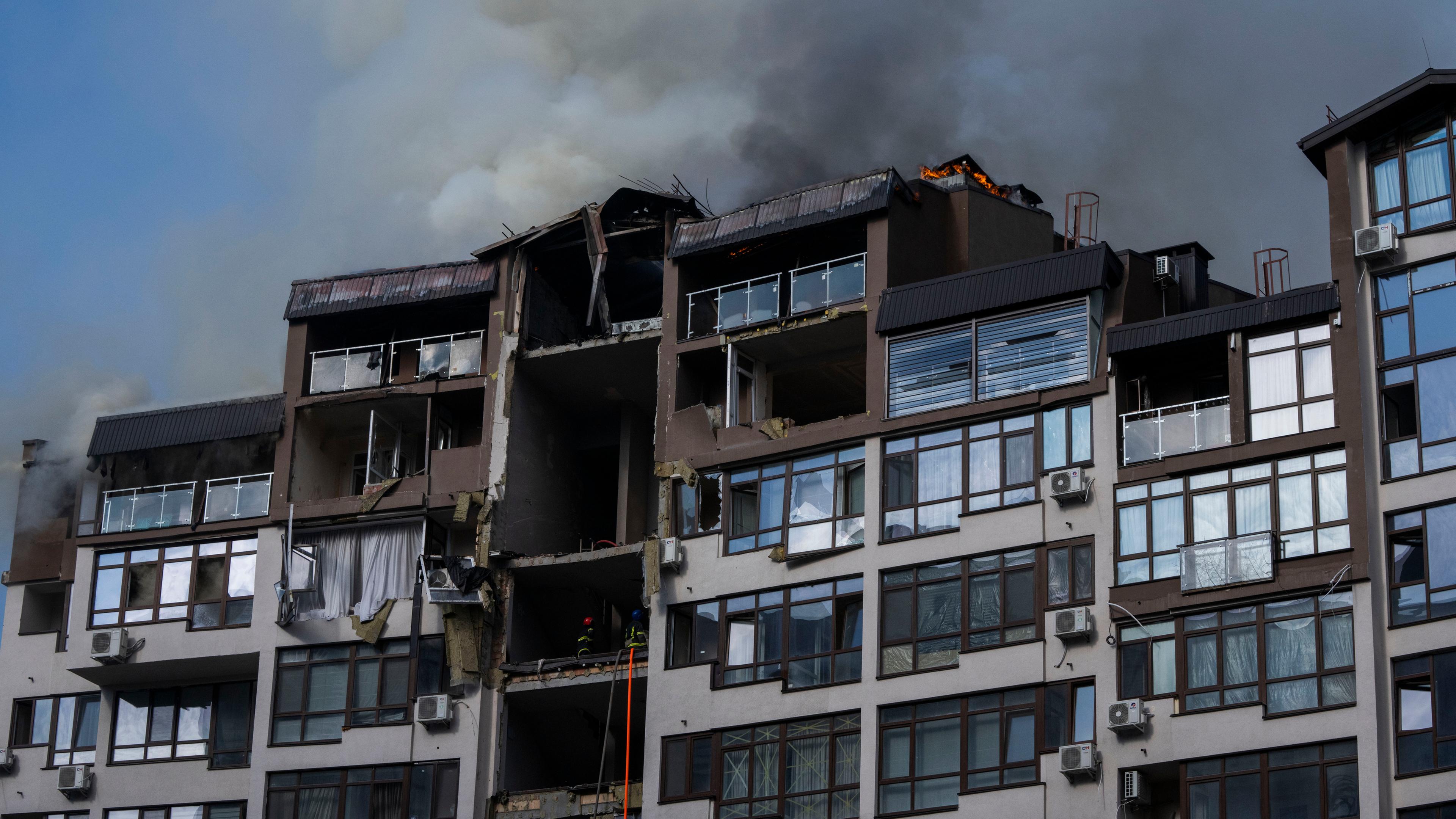Здание разрушенное взрывом. Обстрел жилых домов в Киеве. Разрушение дома. Взрыв газа. Девятиэтажный дом.