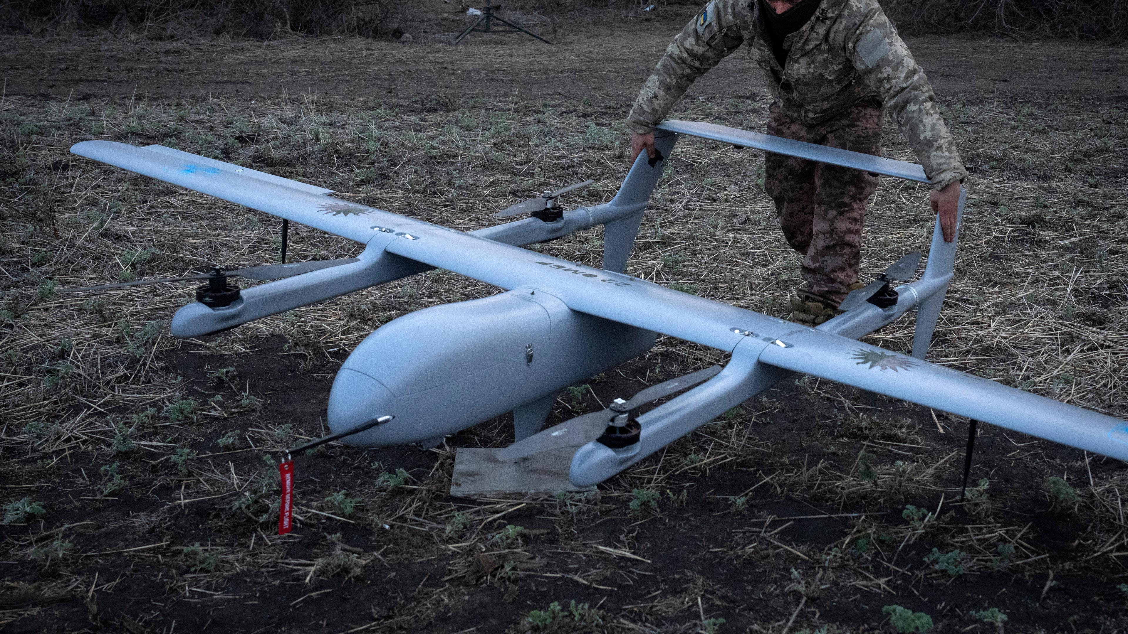 Ukraine, Bachmut: Start einer Mittelstrecken-Drohne Poseidon H10