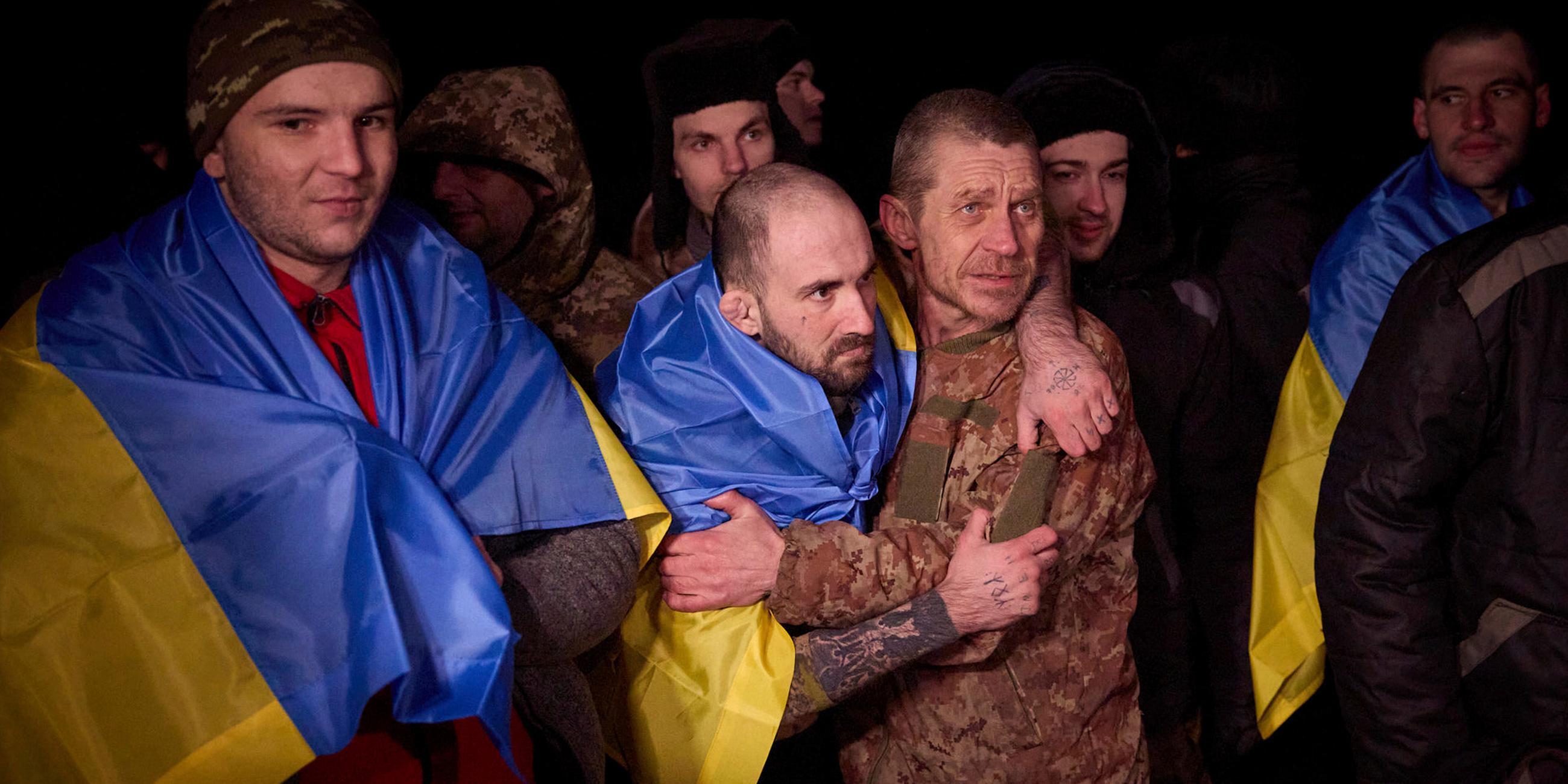 Archiv: ukrainische Kriegsgefangene nach einem Gefangenenaustausch 