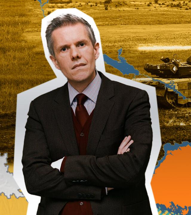 Eine Collage: Im Hintergrund eine graphische Karte der Ostukraine. Links, Militärexperte Marcus Keupp im Anzug. Rechts, ein Panzer, der in Richtung Osten feuert.