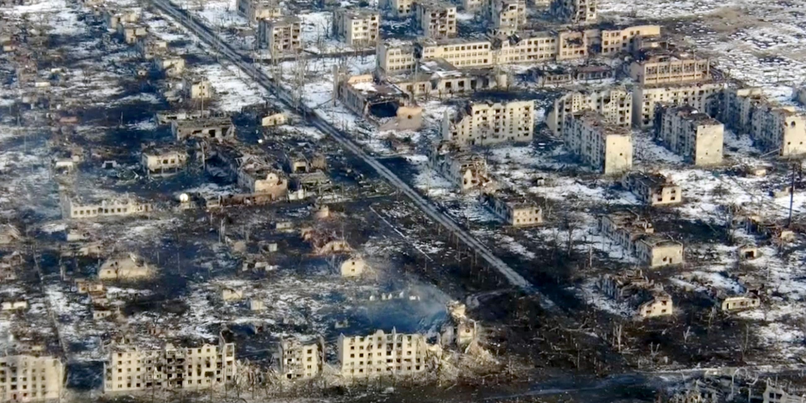Schäden durch Luftangriffe Russlands in Marinka, Ukraine