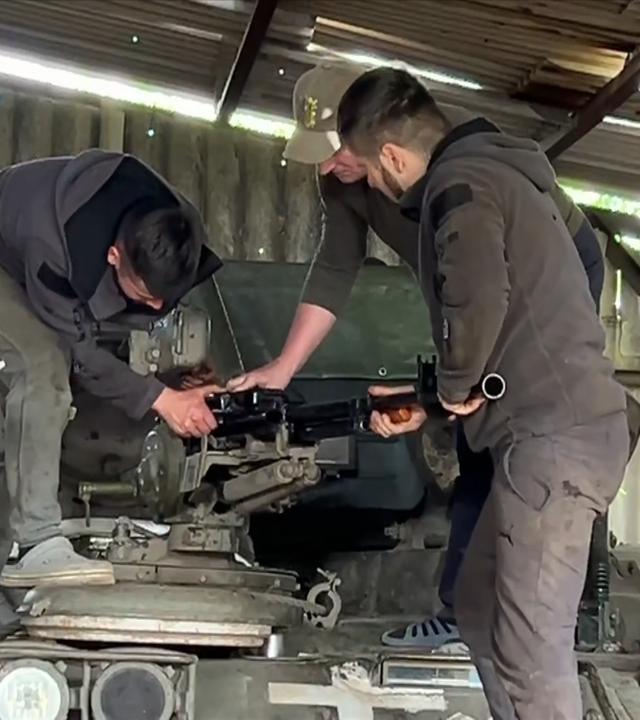 Panzer reparieren im Donbas