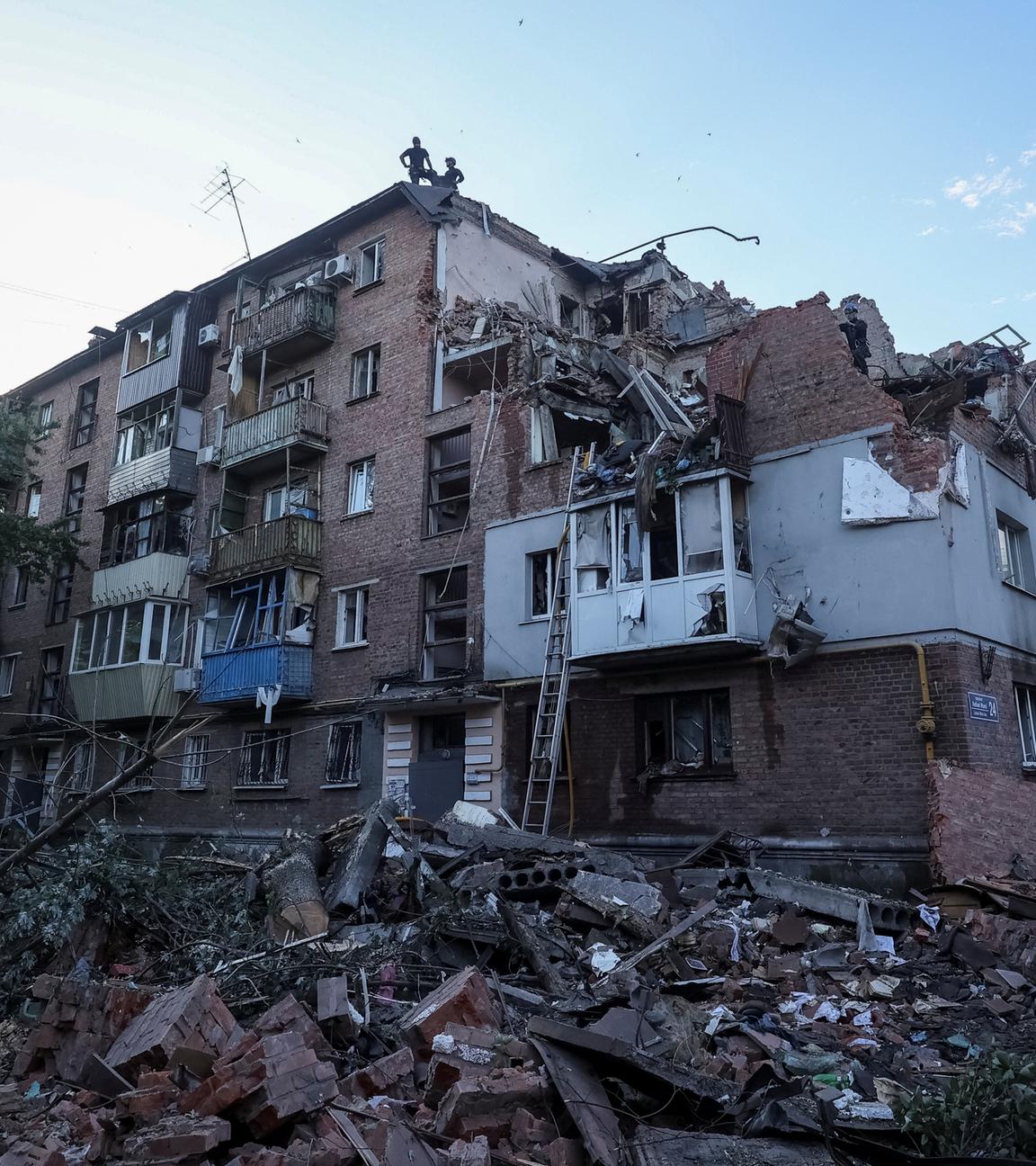 Ein zerstörtes Haus aufgrund eines russischen Raketenangriffs in Charkiw