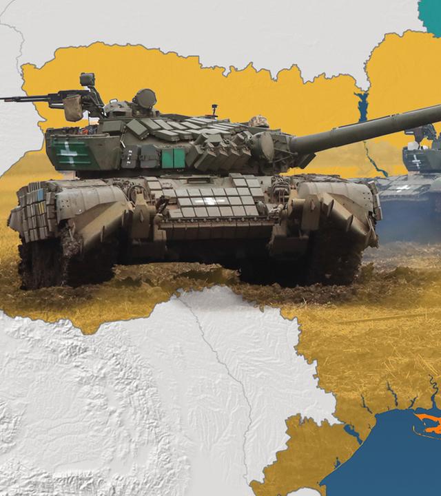 Zu sehen sind ukrainische Panzer vor einer grafischen Karte mit eingezeichnetem Frontverlauf in der Ukraine. 