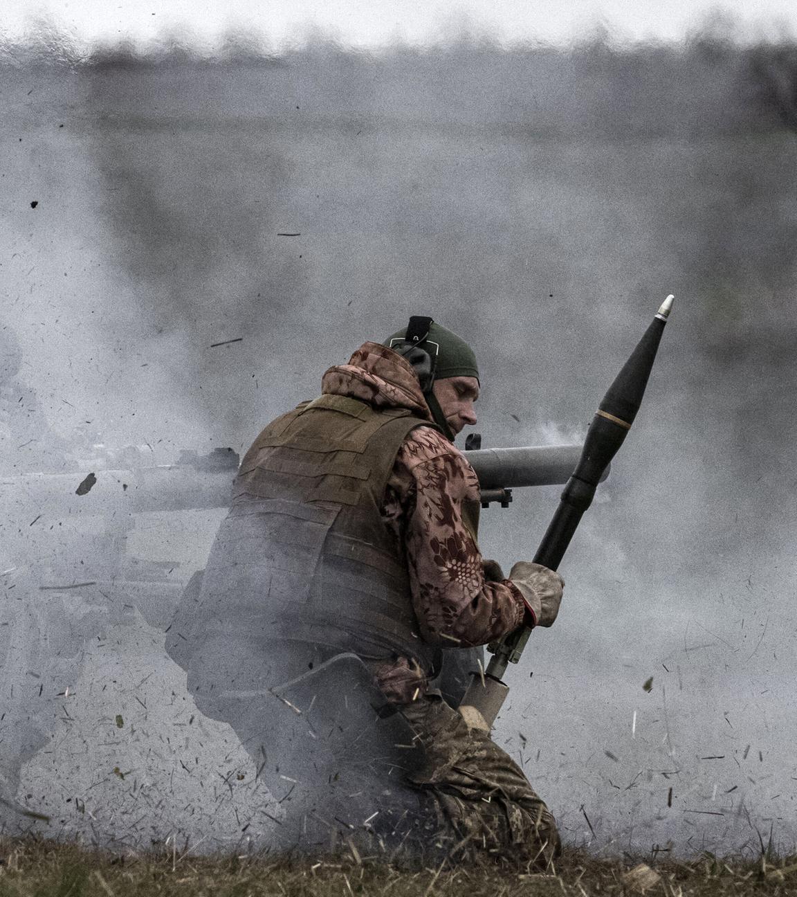 Ukrainischen Streitkräfte während ihres Schießtrainings mit schweren Waffen in Gebieten nahe der Frontlinie in Saporischschja.