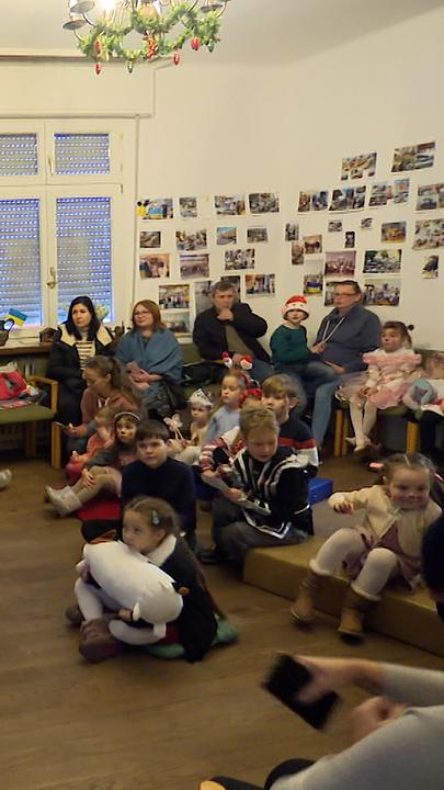 Im ukrainischen Kulturzentrum Karlsruhe bereiten sich ukrainische Geflüchtete auf Weihnachten vor