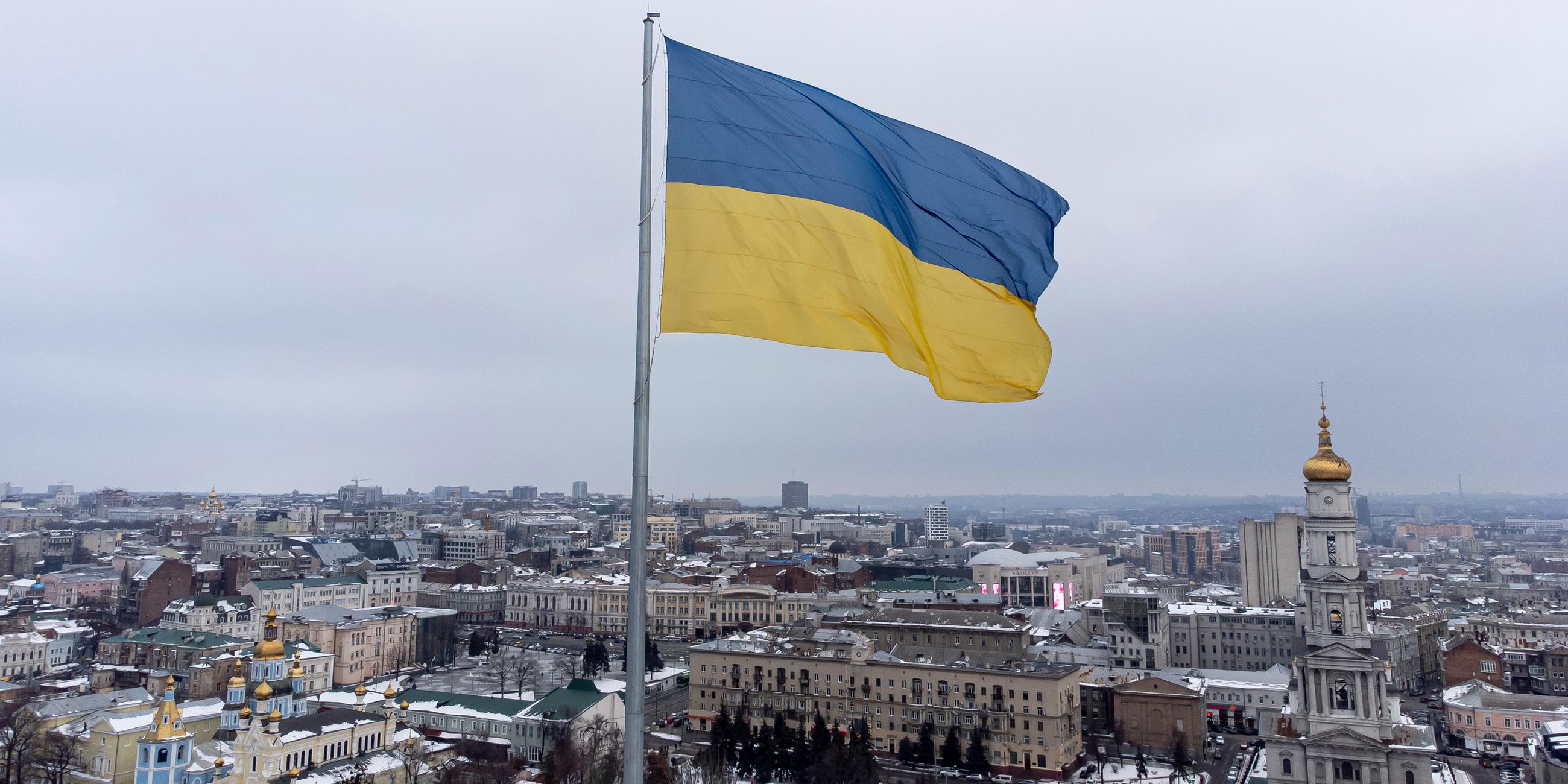 Ukrainische Fahne über Charkiw