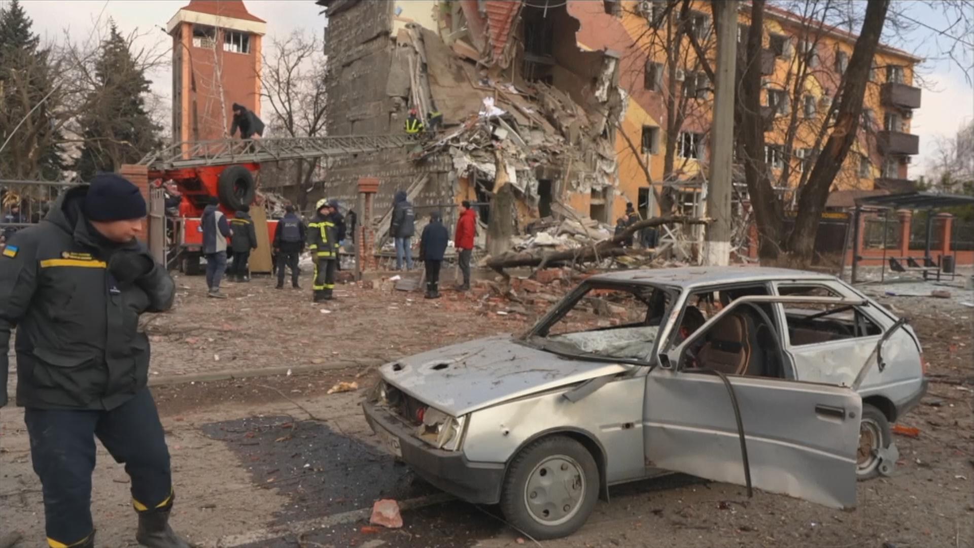 Von russischen Bomben zerstörtes Gebäude in der Ukraine