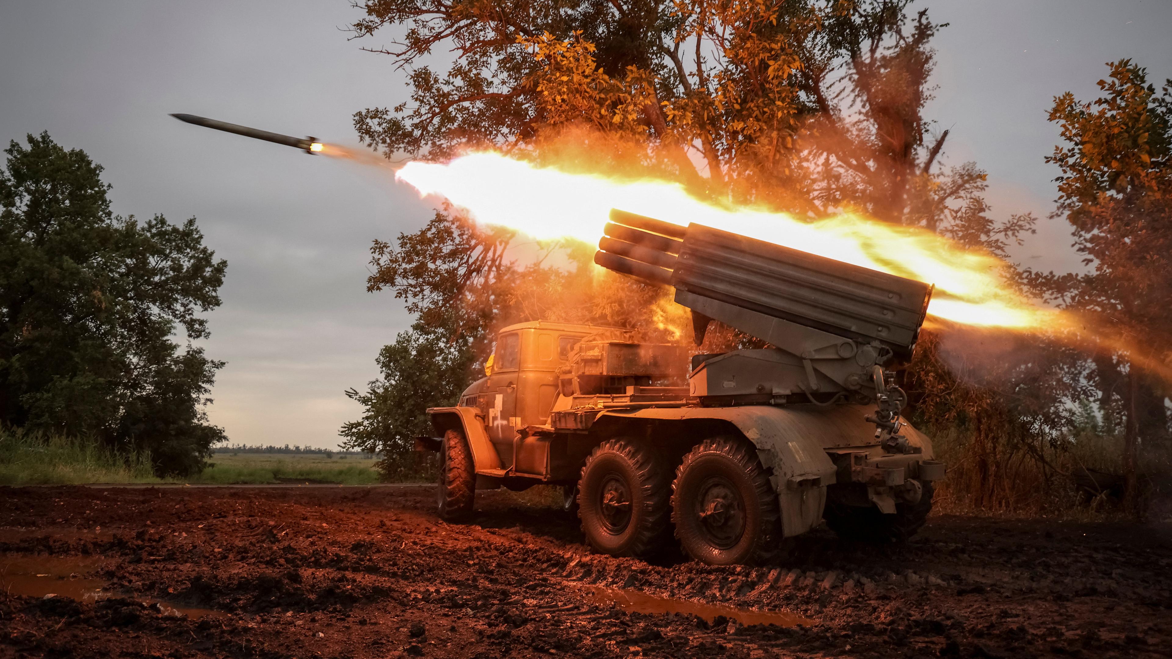 Ukrainischer BM-21 Grad Granatwerfer in Aktion