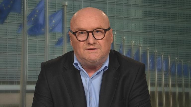 ZDF-Korrespondent Ulf Röller bei Schaltgespräch aus Brüssel