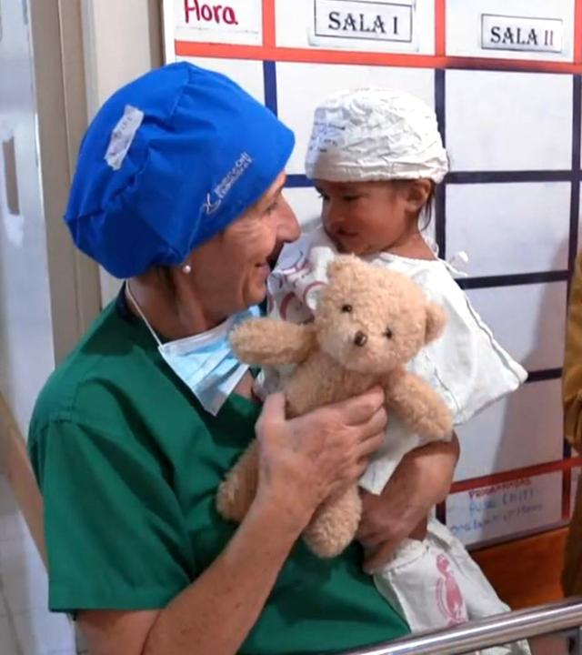 Dr. Ulrike Lamlé hilft Kindern mit Lippen-Kiefer-Gaumenspalte in Peru