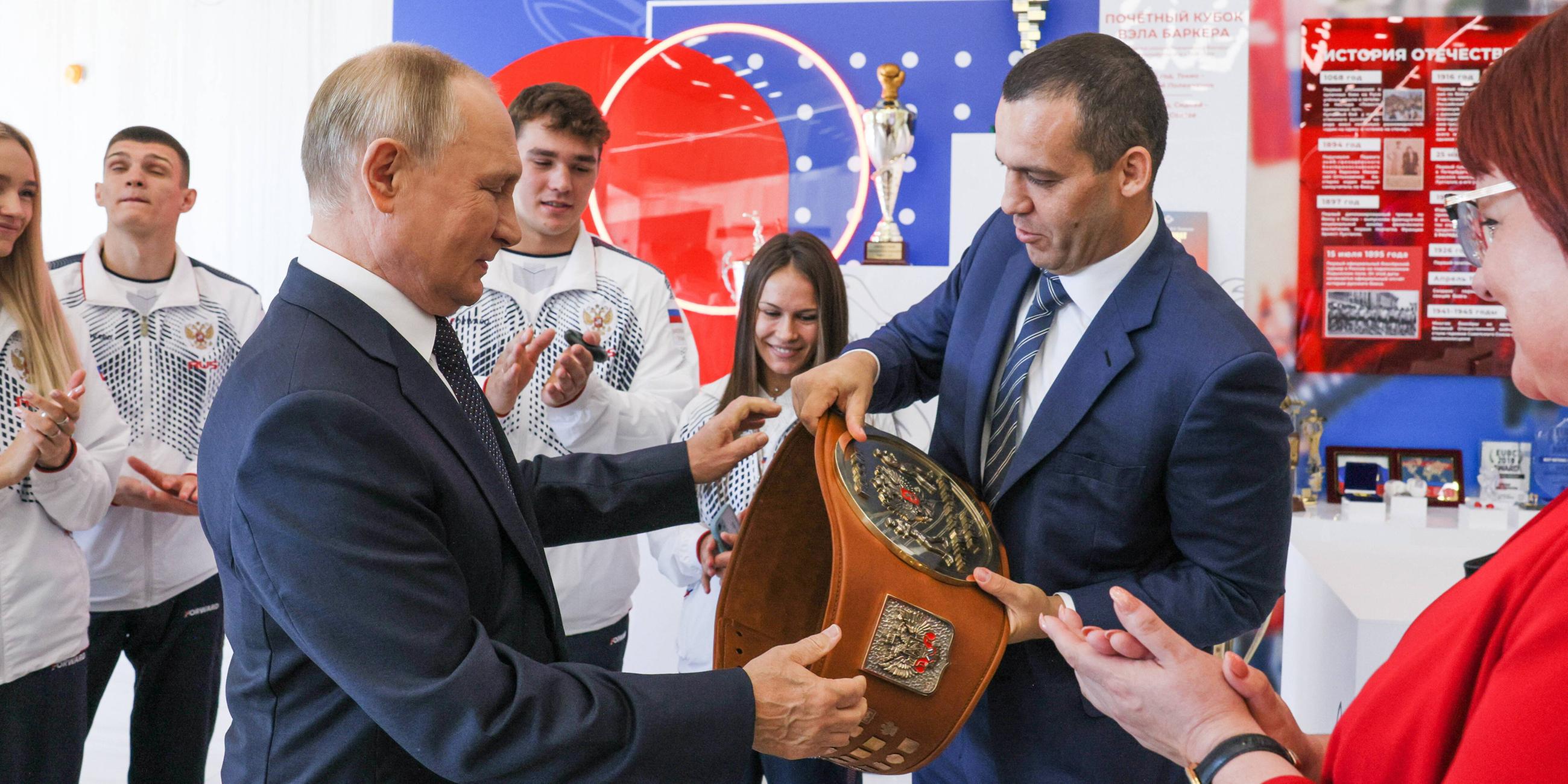 Umar Kremlev und Vladimir Putin.