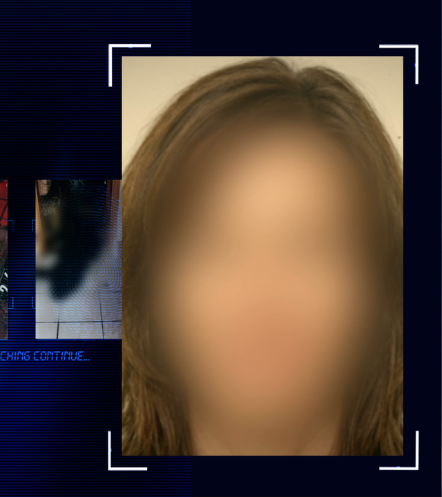 Passfoto einer Frau, mittellange braune Haare, heller Bildhintergrund. Das komplette Gesicht wurde technisch verfremdet. Links daneben: Lichtschematische Darstellung eines Fingerabdrucks.