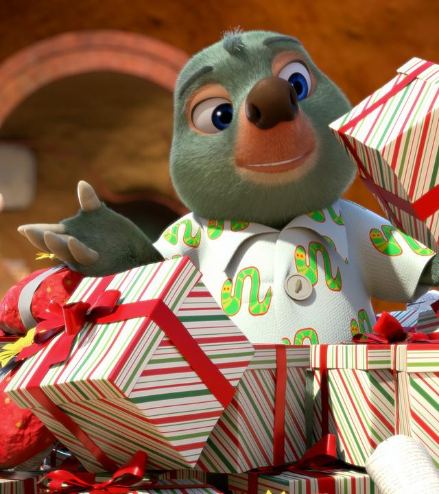 Maulwurf Moley steht vor dem Eingang seines Hauses inmitten eines Berges voller Geschenkpäckchen.