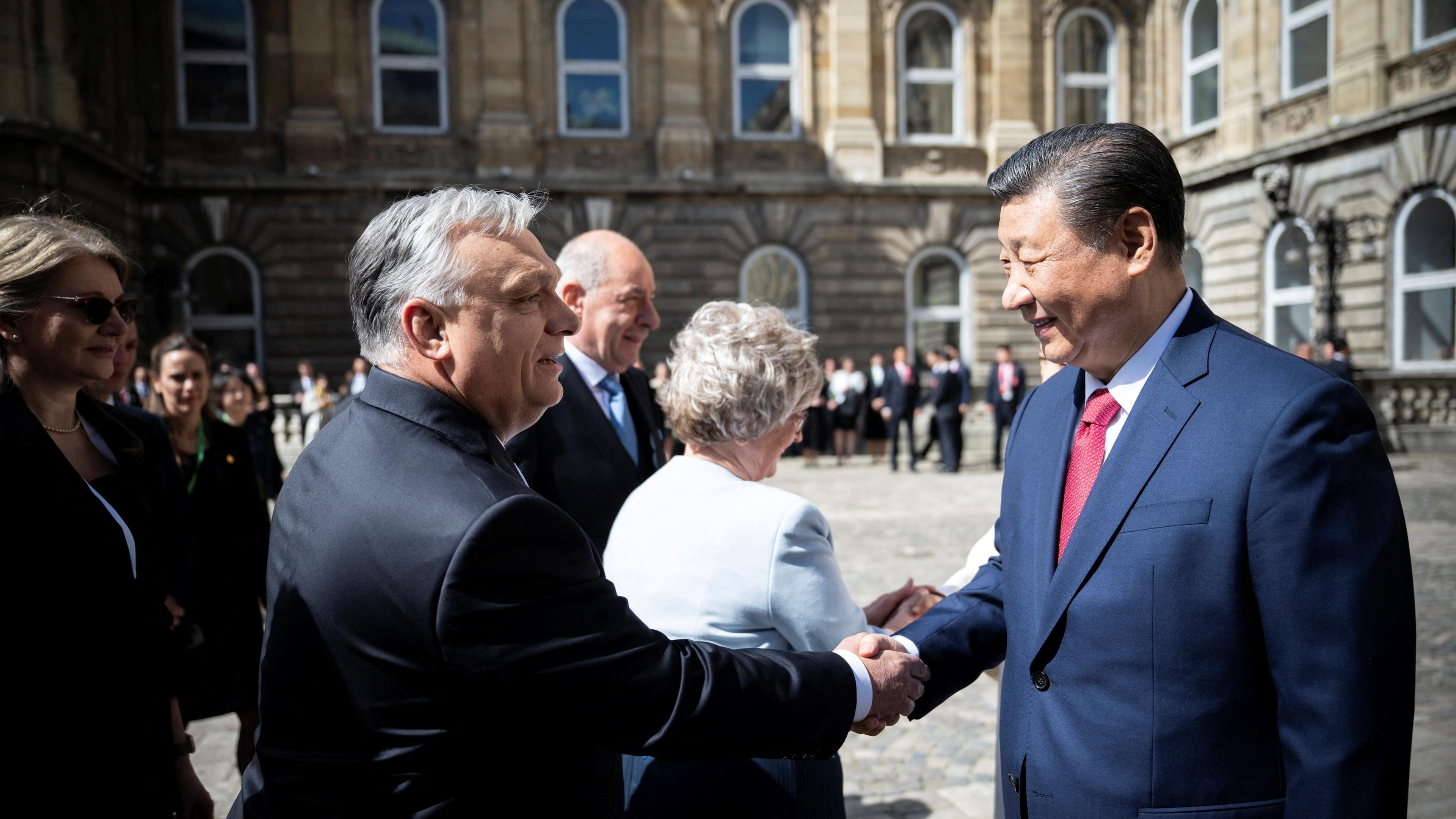 Hungarian Prime Minister Viktor Orban welcomes Chinese President Xi Jinping at the Buda Castle in Budapest, Hungary, May 9, 2024.