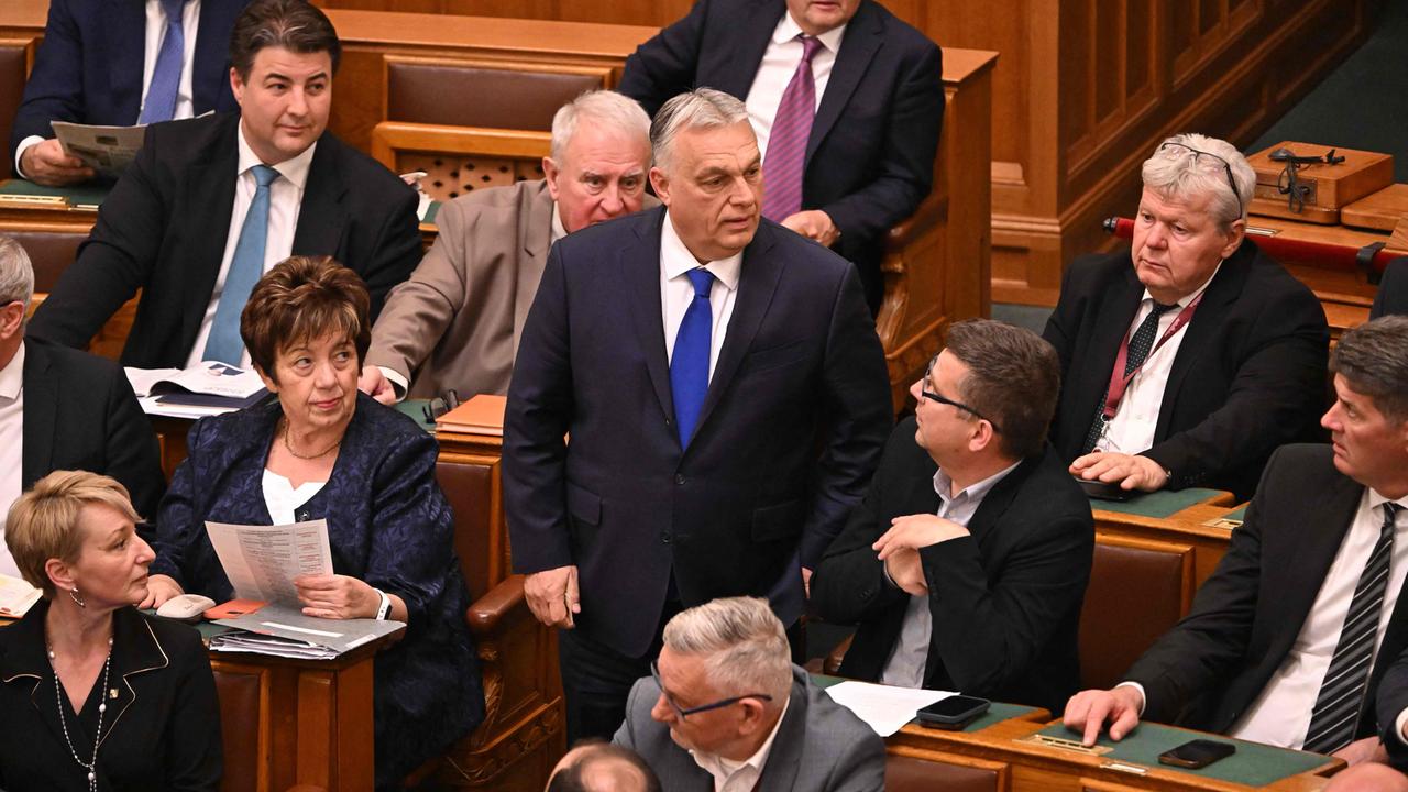 Hungary changes constitution: only two genders