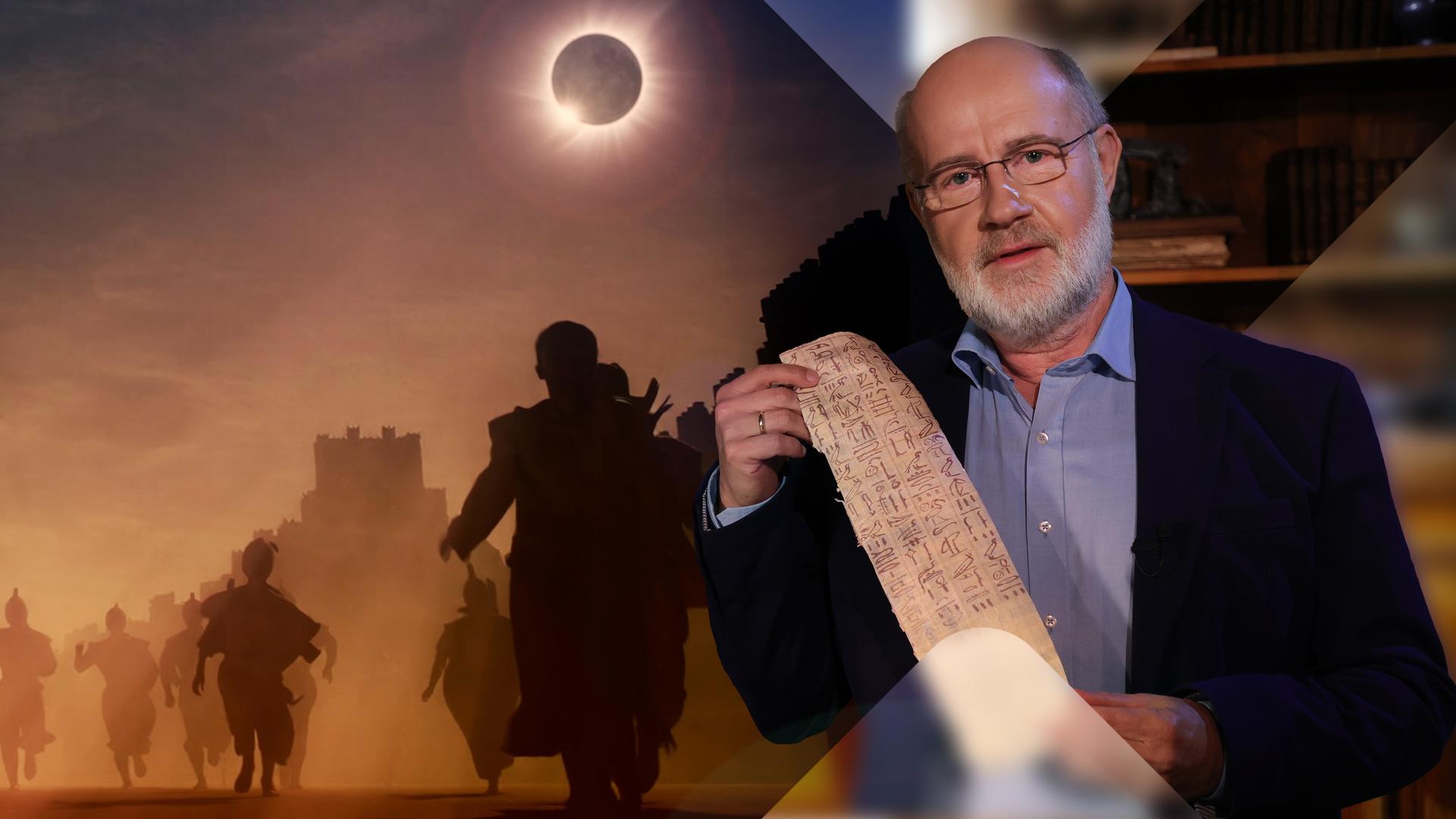 Harald Lesch mit Schriftrolle vor Spielszene (Montage)